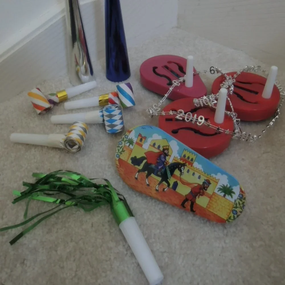 LOT of 14 New Years + Other Party Favors Horns Rattlers Necklace etc $50 Value